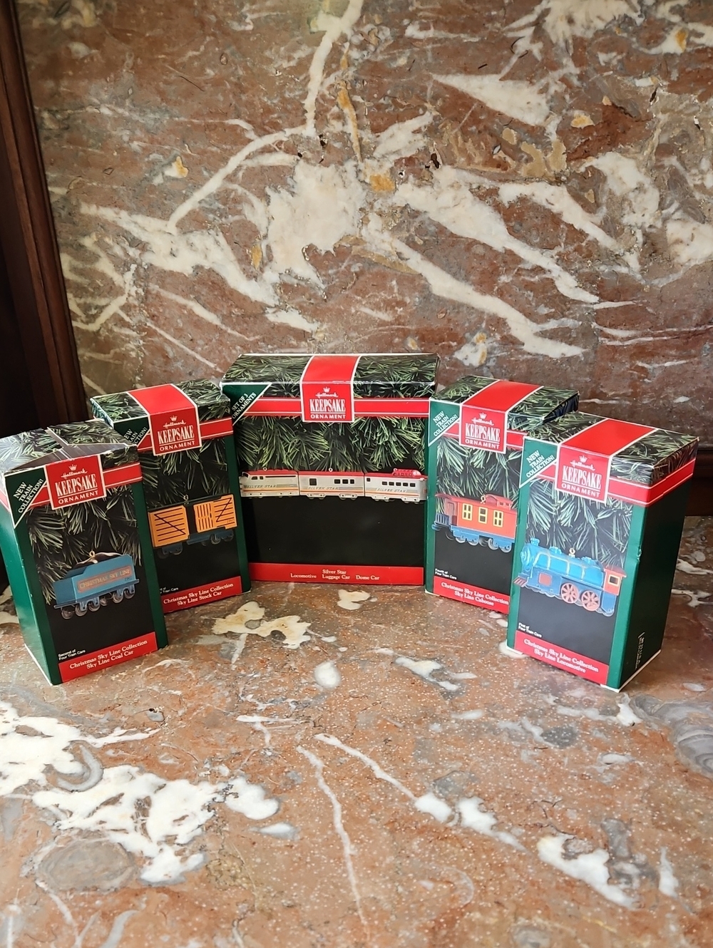 NWT Vintage 90's Hallmark Christmas Skyline Collection Train Set